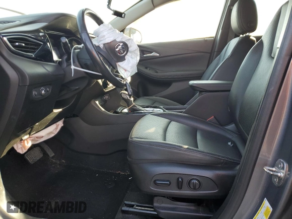 2020 Buick Encore GX Essence с VIN KL4MMFSL8LB120101, выставлен на аукционе Copart как лот 48855995 с пробегом 56 913 миль миль и Списание • Salvage title. История ставок и продаж доступна на DreamBid. Изображение 7.