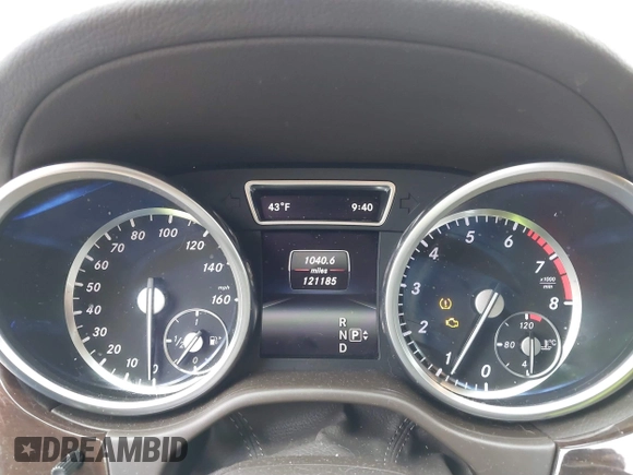 2015 Mercedes-Benz GL-Class GL 450 with VIN 4JGDF6EE9FA513009, listed as a IAAI auction lot 41311164 with 121,185 mi miles. Bid and sale history available at carsss.com. Image 7.