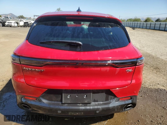 2024 Dodge Hornet R/T z VIN ZACPDFCW7R3A17916, wystawiony jako Copart lot #64231424 z przebiegiem 9 531 mil mil oraz Nie do naprawy • Non repairable. Historia ofert i sprzedaży dostępna na DreamBid. Obrazek 6.