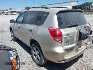 2008 Toyota RAV4 with VIN JTMBD33V886076628, listed as a IAAI auction lot 42050271 with 139,675 mi miles. Bid and sale history available at carsss.com. Image 3.