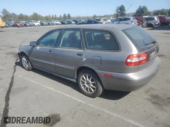 2004 Volvo V40 z VIN YV1VW27564F038086, wystawiony jako Copart lot #69464094 z przebiegiem 223 544 mil mil oraz Czysty tytuł • Clean title. Historia ofert i sprzedaży dostępna na DreamBid. Obrazek 2.