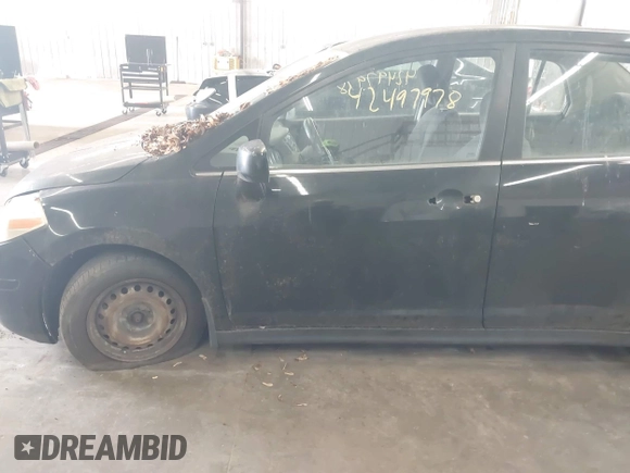 2007 Nissan Versa SL с VIN 3N1BC11E97L430772, выставлен на аукционе IAAI как лот 42497978 с пробегом 174 151 миль миль и . История ставок и продаж доступна на DreamBid. Изображение 13.