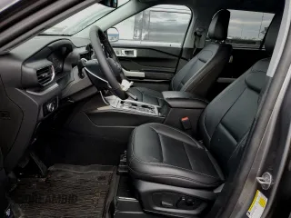 2024 Ford Explorer XLT with VIN 1FMSK8DH0RGA16880, listed as a Copart auction lot 43698245 with 5,783 mi miles and Clean Title. Bid and sale history available at carsss.com. Image 7.