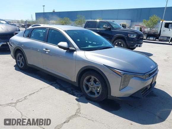 2025 Kia K4 LXS with VIN 3KPFT4DE0SE031208, listed as a IAAI auction lot 41989513 with 1,619 mi miles. Bid and sale history available at carsss.com. Image 1.