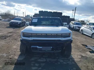 2025 GMC Hummer EV 3X with VIN 1GKB0RDC4SU101284, listed as a IAAI auction lot 41444686 with 4,548 mi miles. Bid and sale history available at carsss.com. Image 12.