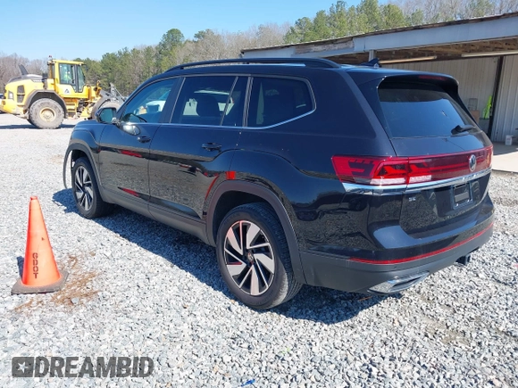 2024 Volkswagen Atlas SE with VIN 1V2JR2CA5RC532574, listed as a IAAI auction lot 41640988 with 24,048 mi miles and . Bid and sale history available at DreamBid. Image 3.