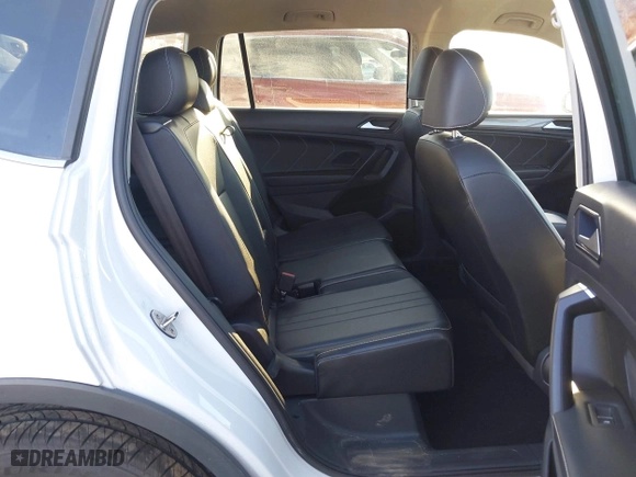 2022 Volkswagen Tiguan SE with VIN 3VV3B7AXXNM020225, listed as a IAAI auction lot 41637473 with 32,340 mi miles. Bid and sale history available at carsss.com. Image 8.