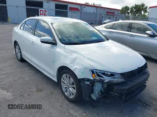 2015 Volkswagen Jetta SE z VIN 3VWD07AJ7FM346566, wystawiony jako IAAI lot #40839091 z przebiegiem 139 700 mil mil oraz . Historia ofert i sprzedaży dostępna na DreamBid. Obrazek 1.