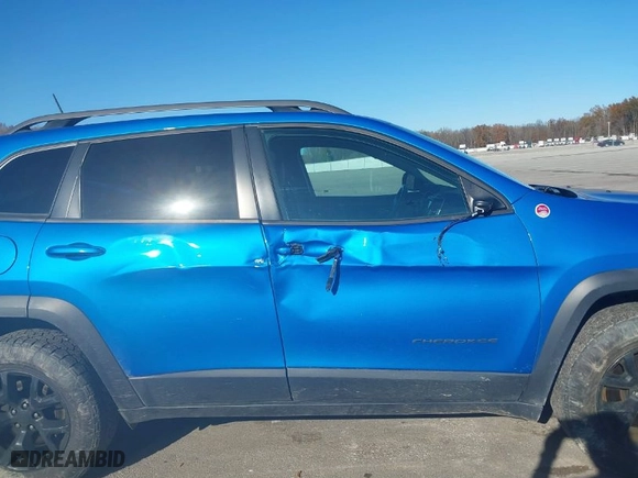 2018 Jeep Cherokee Trailhawk with VIN 1C4PJMBB2JD529977, listed as a IAAI auction lot 40888811 with 112,937 mi miles. Bid and sale history available at carsss.com. Image 14.