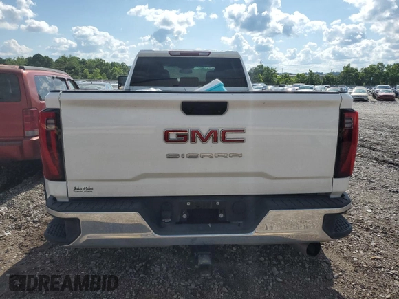 2024 GMC Sierra 3500HD Pro z VIN 1GT49SEY2RF143785, wystawiony jako Copart lot #58079414 z przebiegiem 82 402 mil mil oraz Szkoda całkowita • Salvage title. Historia ofert i sprzedaży dostępna na DreamBid. Obrazek 6.