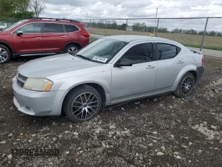 2010 Dodge Avenger SXT z VIN 1B3CC4FB7AN102714, wystawiony jako Copart lot #54876455 z przebiegiem 218 877 mil mil oraz Szkody całkowita. Historia ofert i sprzedaży dostępna na DreamBid. Obrazek 1.