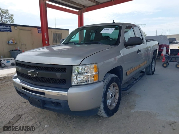 2009 Chevrolet Silverado 1500 LT with VIN 1GCEK29089Z273937, listed as a IAAI auction lot 41880478 with 144,682 mi miles. Bid and sale history available at carsss.com. Image 2.