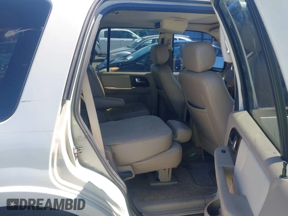 2006 Ford Expedition Limited with VIN 1FMFU19526LA76339, listed as a IAAI auction lot 41761073 with 191,901 mi miles. Bid and sale history available at carsss.com. Image 8.