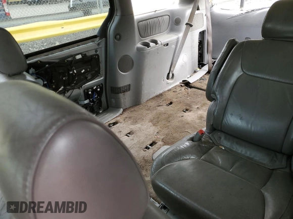 2005 Toyota Sienna XLE with VIN 5TDZA22C15S322772, listed as a Copart auction lot 54583815 with 444,581 mi miles and Clean Title. Bid and sale history available at carsss.com. Image 11.