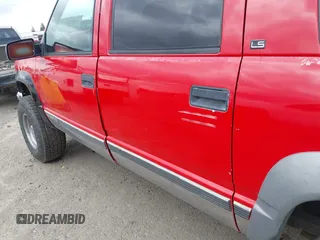 1996 Chevrolet Suburban with VIN 1GNGK26J6TJ327156, listed as a IAAI auction lot 41858544 with 195,532 mi miles. Bid and sale history available at carsss.com. Image 15.