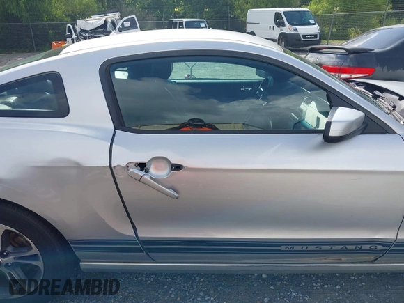 2014 Ford Mustang V6 with VIN 1ZVBP8AM4E5265015, listed as a IAAI auction lot 42439824 with 185,639 mi miles and . Bid and sale history available at DreamBid. Image 14.