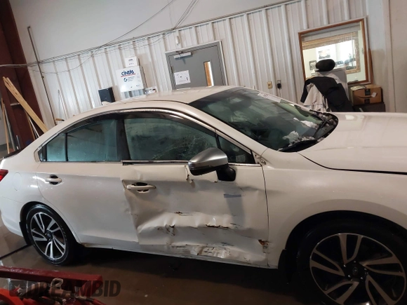 2019 Subaru Legacy Special Sports z VIN 4S3BNAR69K3036049, wystawiony jako IAAI lot #41597566 z przebiegiem 101 170 mil mil oraz . Historia ofert i sprzedaży dostępna na DreamBid. Obrazek 13.