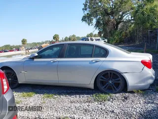2013 BMW 7 Series 750Li z VIN WBAYE8C50DD133041, wystawiony jako IAAI lot #42280002 z przebiegiem Nie podano mil oraz . Historia ofert i sprzedaży dostępna na DreamBid. Obrazek 15.