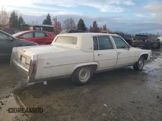 1988 Cadillac Brougham z VIN 1G6DW51Y1JR761749, wystawiony jako Copart lot #80371494 z przebiegiem 1271 mil mil oraz Tytuł czysty. Historia ofert i sprzedaży dostępna na DreamBid. Obrazek 3.