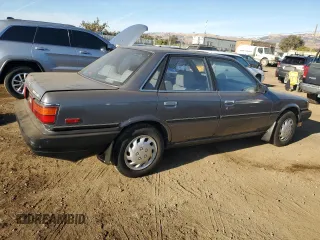 1989 Toyota Camry z VIN JT2SV21E8K0314703, wystawiony jako Copart lot #76053194 z przebiegiem 124 873 mil mil oraz Nie do naprawy • Non repairable. Historia ofert i sprzedaży dostępna na DreamBid. Obrazek 3.