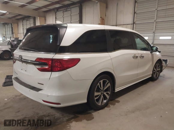 2021 Honda Odyssey Touring with VIN 5FNRL6H80MB026908, listed as a IAAI auction lot 41564765 with 116,453 mi miles. Bid and sale history available at carsss.com. Image 4.