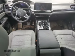 2024 Volkswagen Atlas SEL R-Line z VIN 1V2AE2CA1RC211093, wystawiony jako Copart lot #51462025 z przebiegiem 13 844 mil mil oraz Szkoda całkowita • Salvage title. Historia ofert i sprzedaży dostępna na DreamBid. Obrazek 8.