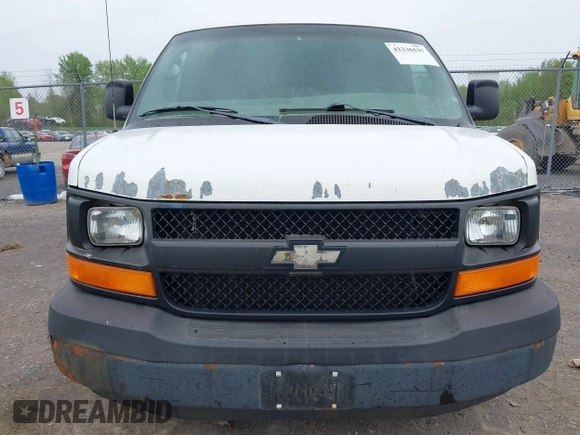 2004 Chevrolet Express Cargo z VIN 1GCFG15XX41150053, wystawiony jako IAAI lot #42236337 z przebiegiem 135 471 mil mil oraz . Historia ofert i sprzedaży dostępna na DreamBid. Obrazek 6.