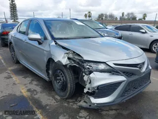 2021 Toyota Camry SE Nightshade with VIN 4T1G11AK3MU427586, listed as a IAAI auction lot 41706550 with 97,899 mi miles. Bid and sale history available at carsss.com. Image 1.