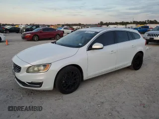 2015 Volvo V60 z VIN YV1612SC3F1209482, wystawiony jako Copart lot #83221514 z przebiegiem 177 059 mil mil oraz Tytuł czysty. Historia ofert i sprzedaży dostępna na DreamBid. Obrazek 1.