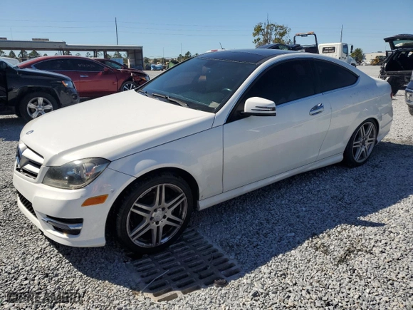 2015 Mercedes-Benz C-Class C 250 with VIN WDDGJ4HB2FG422723, listed as a Copart auction lot 48247055 with 99,725 mi miles and Salvage Title. Bid and sale history available at carsss.com. Image 1.