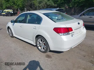 2014 Subaru Legacy 2.5i z VIN 4S3BMBA67E3012518, wystawiony jako IAAI lot #42417418 z przebiegiem 162 987 mil mil oraz . Historia ofert i sprzedaży dostępna na DreamBid. Obrazek 3.