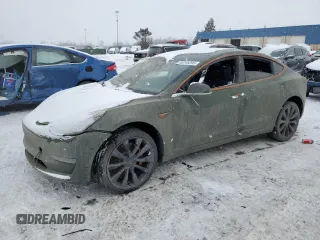 2020 Tesla Model 3 Performance z VIN 5YJ3E1ECXLF624319, wystawiony jako Copart lot #46246295 z przebiegiem Nie podano mil oraz Szkoda całkowita • Salvage title. Historia ofert i sprzedaży dostępna na DreamBid. Obrazek 1.