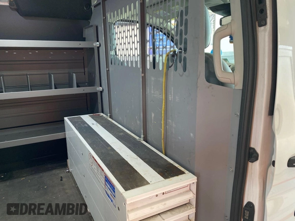 2018 Ford Transit z VIN 1FTYE1YM0JKB52111, wystawiony jako IAAI lot #42789026 z przebiegiem 132 936 mil mil oraz . Historia ofert i sprzedaży dostępna na DreamBid. Obrazek 5.