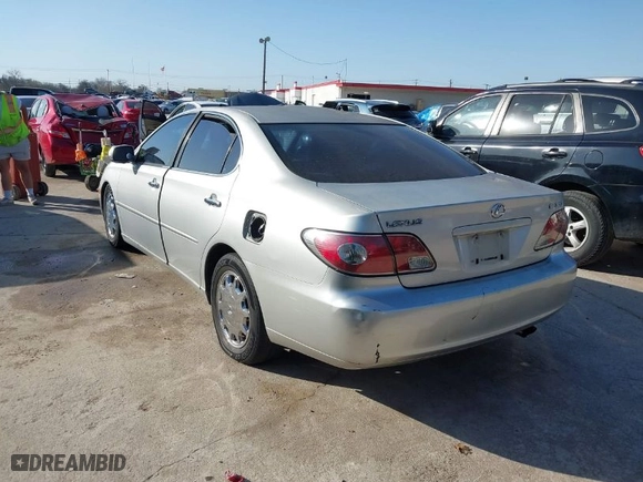 2002 Lexus ES 300 with VIN JTHBF30G625032977, listed as a IAAI auction lot 41781253 with 326,576 mi miles. Bid and sale history available at carsss.com. Image 3.
