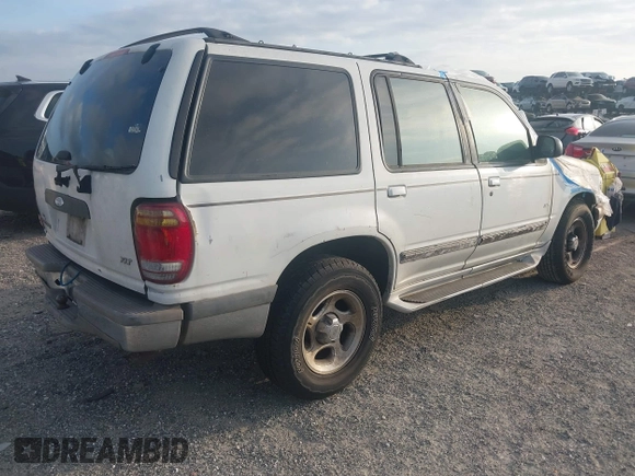 1998 Ford Explorer XLT z VIN 1FMZU32P9WZC01127, wystawiony jako IAAI lot #42310558 z przebiegiem Nie podano mil oraz . Historia ofert i sprzedaży dostępna na DreamBid. Obrazek 4.