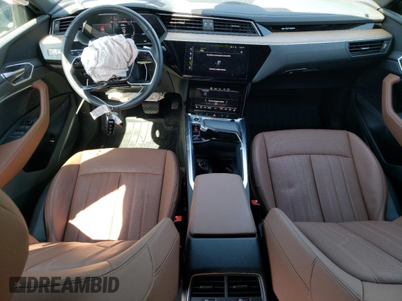 2024 Audi Q8 e-tron Premium Plus z VIN WA15AAGE7RB016864, wystawiony jako Copart lot #56564354 z przebiegiem 11 541 mil mil oraz Szkoda całkowita • Salvage title. Historia ofert i sprzedaży dostępna na DreamBid. Obrazek 8.