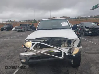 2001 Toyota Tacoma z VIN 5TEWN72N11Z820568, wystawiony jako IAAI lot #41820146 z przebiegiem 188 430 mil mil oraz . Historia ofert i sprzedaży dostępna na DreamBid. Obrazek 11.
