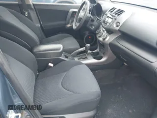 2008 Toyota RAV4 Sport z VIN JTMZK32V086010905, wystawiony jako IAAI lot #42219076 z przebiegiem 178 841 mil mil oraz . Historia ofert i sprzedaży dostępna na DreamBid. Obrazek 5.