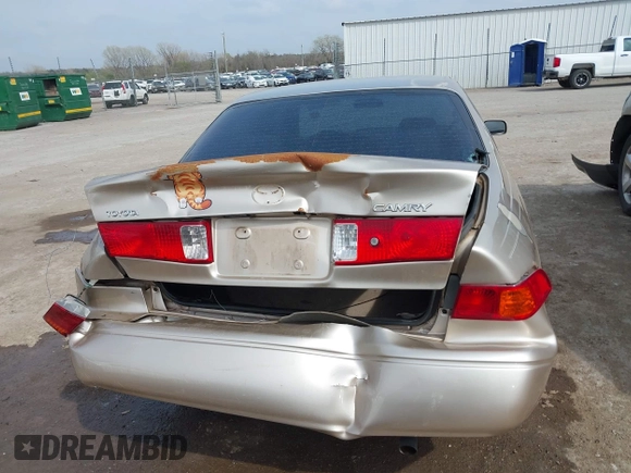 2001 Toyota Camry CE with VIN 4T1BG22K51U110482, listed as a IAAI auction lot 41937181 with 204,334 mi miles. Bid and sale history available at carsss.com. Image 6.