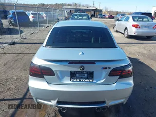 2011 BMW M3 z VIN WBSDX9C53BE399462, wystawiony jako IAAI lot #41562714 z przebiegiem 125 794 mil mil oraz . Historia ofert i sprzedaży dostępna na DreamBid. Obrazek 16.