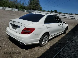 2013 Mercedes-Benz C 300 Sport с VIN WDDGF8AB6DR241726, выставлен на аукционе Copart как лот 54554925 с пробегом Не указан миль и Списание • Salvage title. История ставок и продаж доступна на DreamBid. Изображение 3.