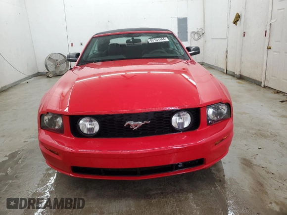 2005 Ford Mustang GT Deluxe with VIN 1ZVFT85H455241680, listed as a Copart auction lot 82101444 with 51,114 mi miles and Salvage Title. Bid and sale history available at DreamBid. Image 5.