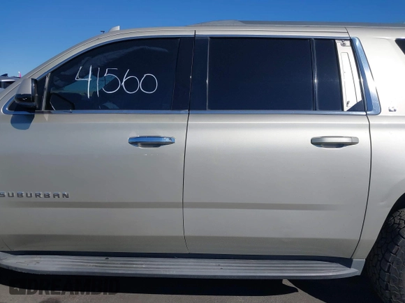 2015 Chevrolet Suburban LT z VIN 1GNSCJKC1FR608117, wystawiony jako IAAI lot #41641560 z przebiegiem 163 770 mil mil oraz . Historia ofert i sprzedaży dostępna na DreamBid. Obrazek 15.