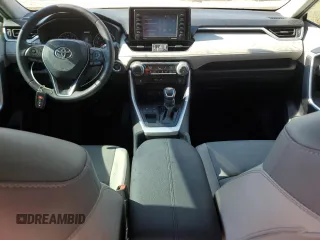 2021 Toyota RAV4 XLE Premium z VIN 2T3C1RFV0MW134008, wystawiony jako Copart lot #62676445 z przebiegiem 61 115 mil mil oraz Szkoda całkowita • Salvage title. Historia ofert i sprzedaży dostępna na DreamBid. Obrazek 8.