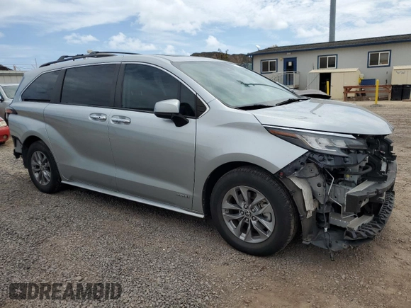 2021 Toyota Sienna XLE z VIN 5TDJRKEC4MS003091, wystawiony jako Copart lot #51657445 z przebiegiem 56 092 mil mil oraz Szkoda całkowita • Salvage title. Historia ofert i sprzedaży dostępna na DreamBid. Obrazek 4.
