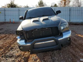 2005 Dodge Dakota SLT z VIN 1D7HW48K45S139614, wystawiony jako Copart lot #83898134 z przebiegiem 200 188 mil mil oraz Szkoda całkowita • Salvage title. Historia ofert i sprzedaży dostępna na DreamBid. Obrazek 5.