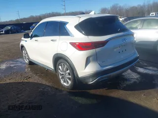 2020 Infiniti QX50 Luxe z VIN 3PCAJ5M32LF121640, wystawiony jako IAAI lot #41311716 z przebiegiem 43 813 mil mil oraz . Historia ofert i sprzedaży dostępna na DreamBid. Obrazek 3.