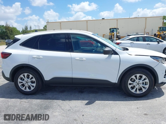 2025 Ford Escape Active z VIN 1FMCU0GN4SUA57229, wystawiony jako IAAI lot #42122877 z przebiegiem 6 119 mil mil oraz . Historia ofert i sprzedaży dostępna na DreamBid. Obrazek 13.
