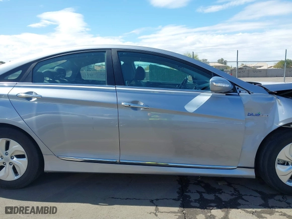 2015 Hyundai Sonata Hybrid Limited with VIN KMHEC4A41FA133127, listed as a IAAI auction lot 41759254 with 70,124 mi miles. Bid and sale history available at carsss.com. Image 13.