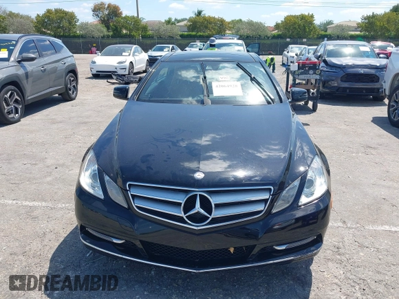 2013 Mercedes-Benz E-Class E 350 with VIN WDDKJ5KB1DF212769, listed as a IAAI auction lot 42064928 with 62,500 mi miles. Bid and sale history available at carsss.com. Image 13.